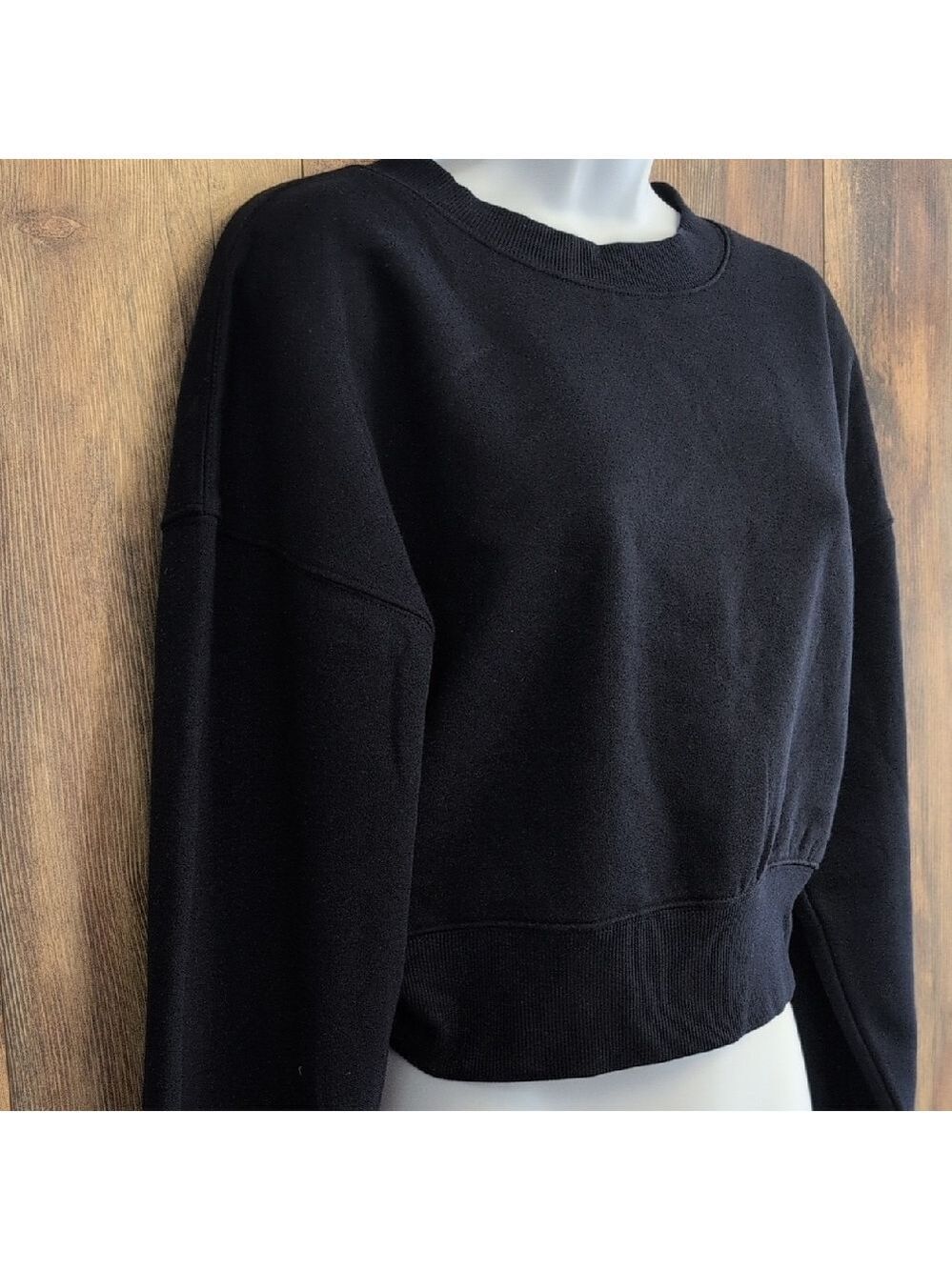 NWT Wild Fable Navy Cropped Sweatshirt  S         -717B
